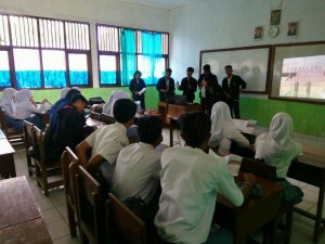 Tim ITERA Berpijar Sambangi Sekolah