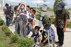 Siswa SD Antusias Belajar Astronomi di ITERA