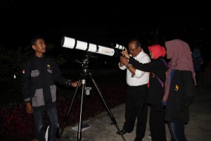Pengamatan Gerhana Bulan Total di ITERA Disambut Antusias