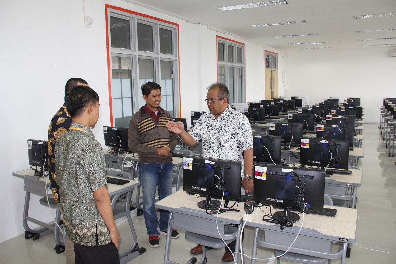 Rektor ITERA Pantau Pelaksanaan UTBK Hari Pertama