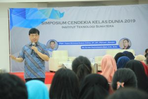 Dua Ilmuan Diaspora Isi Simposium Cendekia Kelas Dunia di ITERA