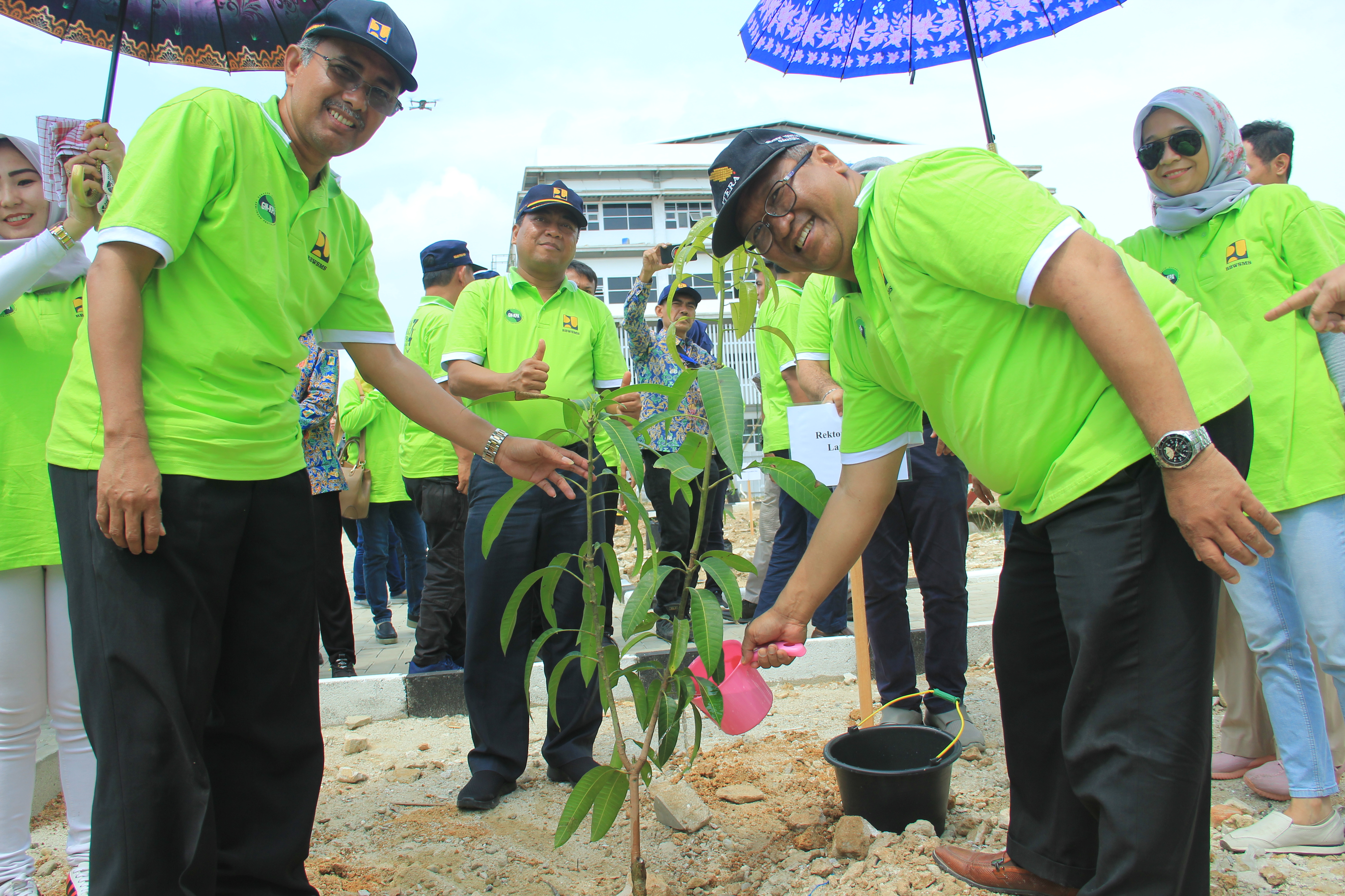 Gerakan Nasional Penyelamatan Air di ITERA Diisi Tanam Pohon