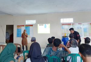 Mahasiswa ITERA Latih Petani Buat Pupuk Cair Organik