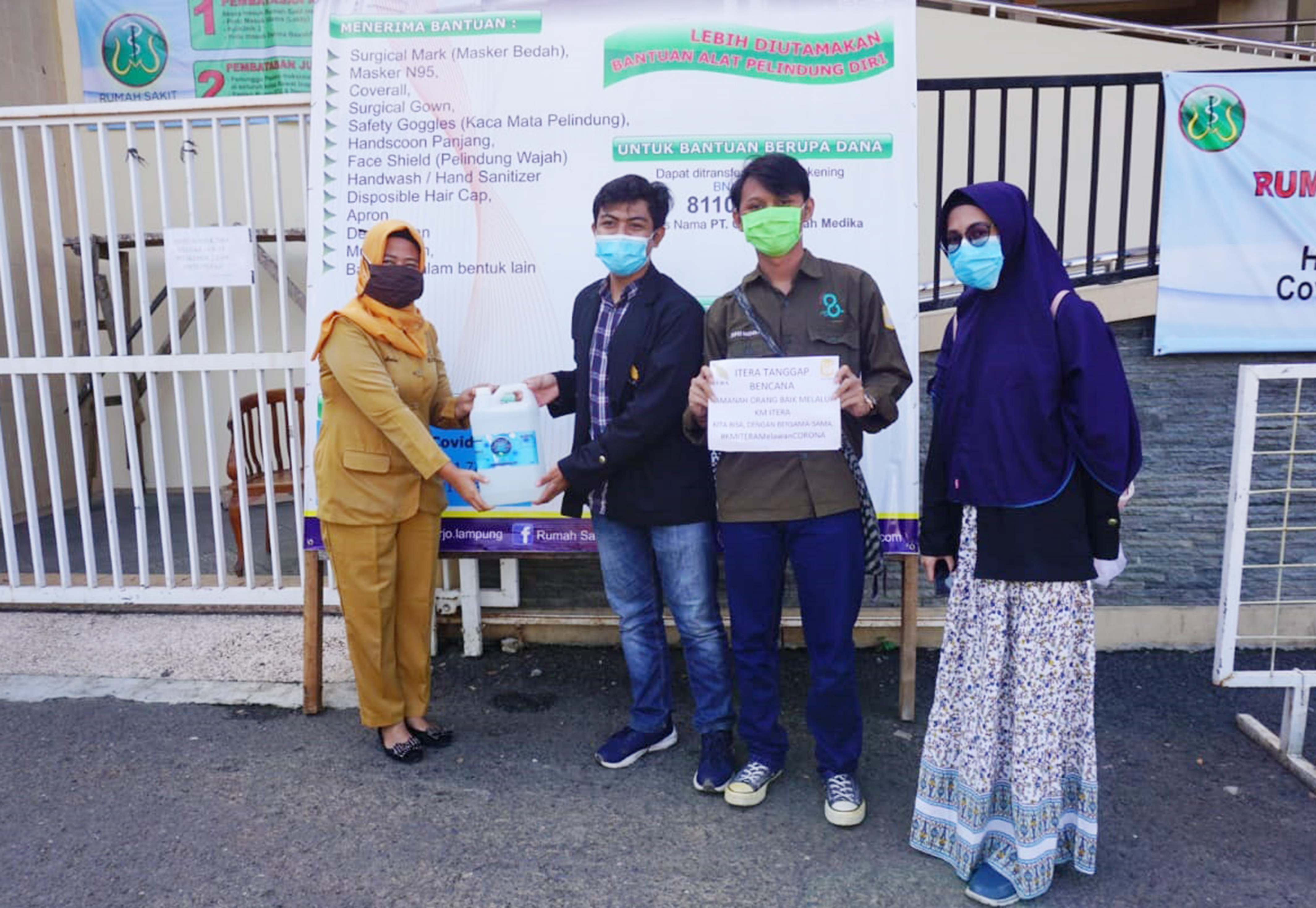 Bantu Cegah Penularan Covid-19 KM ITERA Bagikan Hand Sanitizer Hingga Bangun Hand Wash Station