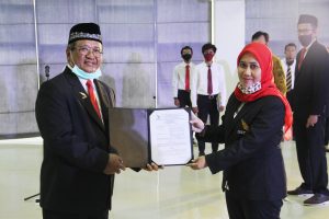 Rektor ITERA Serahkan Hibah Penelitian GBu-45 dan Penelitian Kolaborasi Tahun 2020