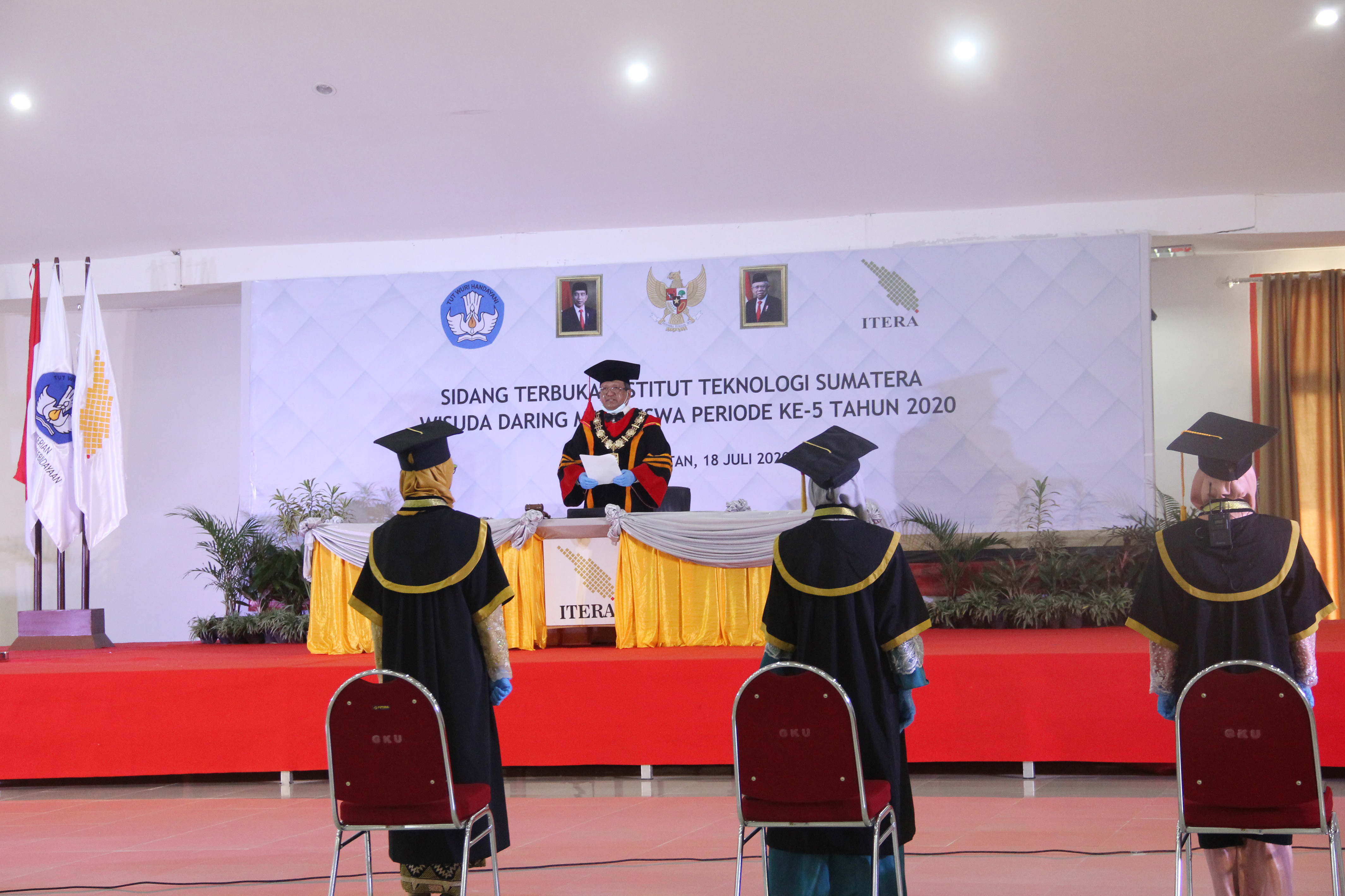Wisuda 112 Mahasiswa Secara Daring Rektor ITERA Minta Alumni Berinovasi Bangun Daerah