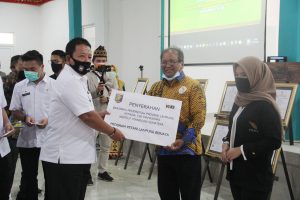 Gubernur Lampung Serahkan Beasiswa untuk Mahasiswa ITERA