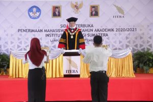 Rektor ITERA Kukuhkan 4.194 Mahasiswa Baru Secara Daring