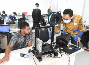 Dosen dan Mahasiswa ITERA Latih Sukarelawan Buat APD Gunakan Teknologi Printer 3D