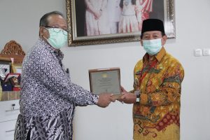 Dukung Program Forest Campus Wali Kota Bandar Lampung Kembali Dianugerahi Penghargaan ITERA