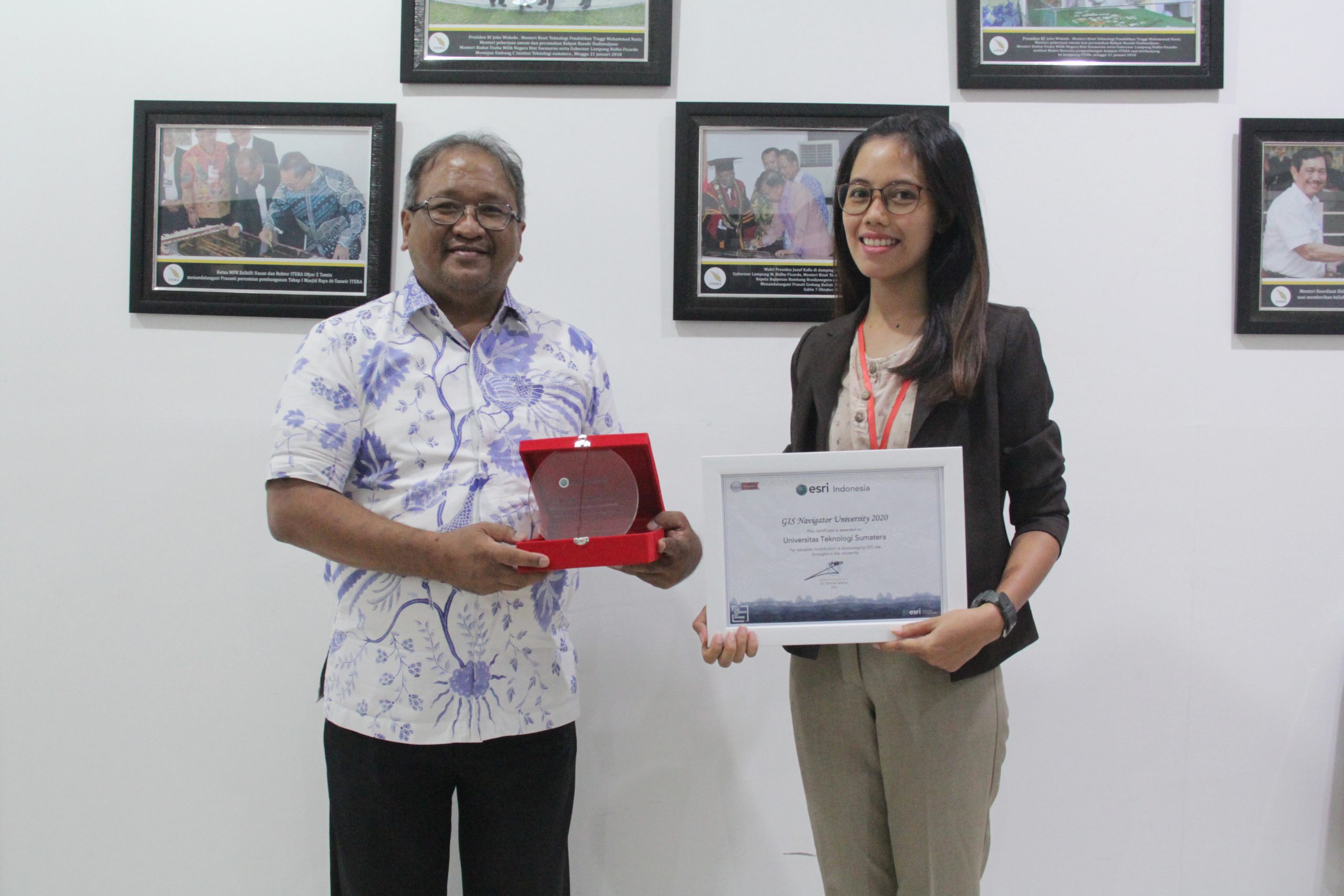 ITERA Terima Penghargaan Sebagai Mitra Esri Indonesia