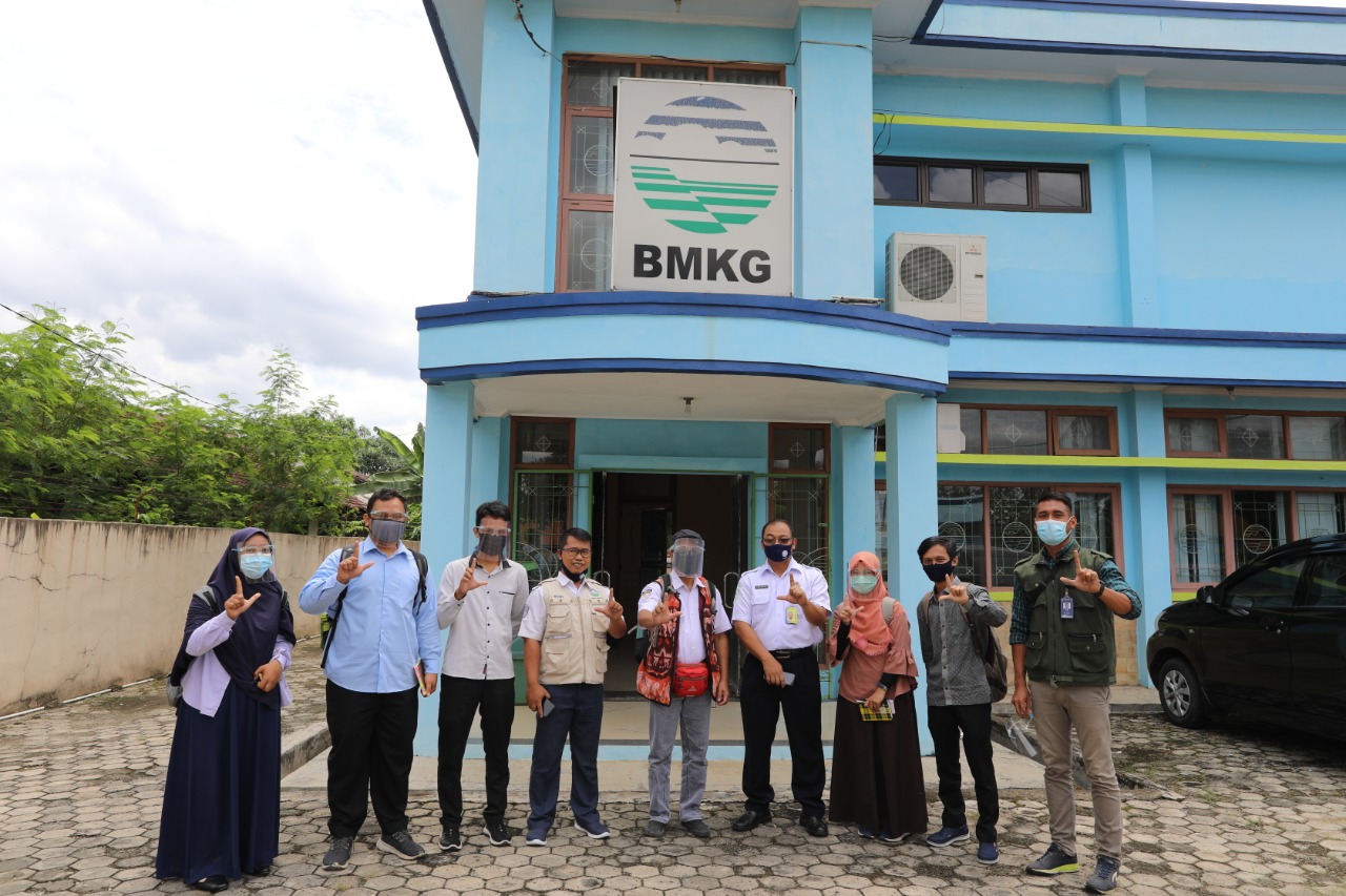 Tim MKG dan Purino P4R ITERA Studi Banding ke Tiga Stasiun BMKG Lampung