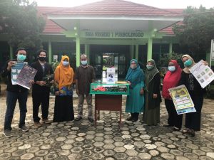 Mahasiswa ITERA Serahkan Alat Penyemprot Hand Sanitizer Otomatis ke SMAN 1 Purbolinggo