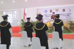Wisuda 221 Mahasiswa Rektor ITERA Tekankan Kontribusi Alumni Bangun Sumatera