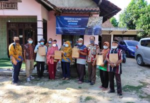 Dosen ITERA Latih Petani Teknik Pembuatan Biochar dari Limbah Tongkol Jagung