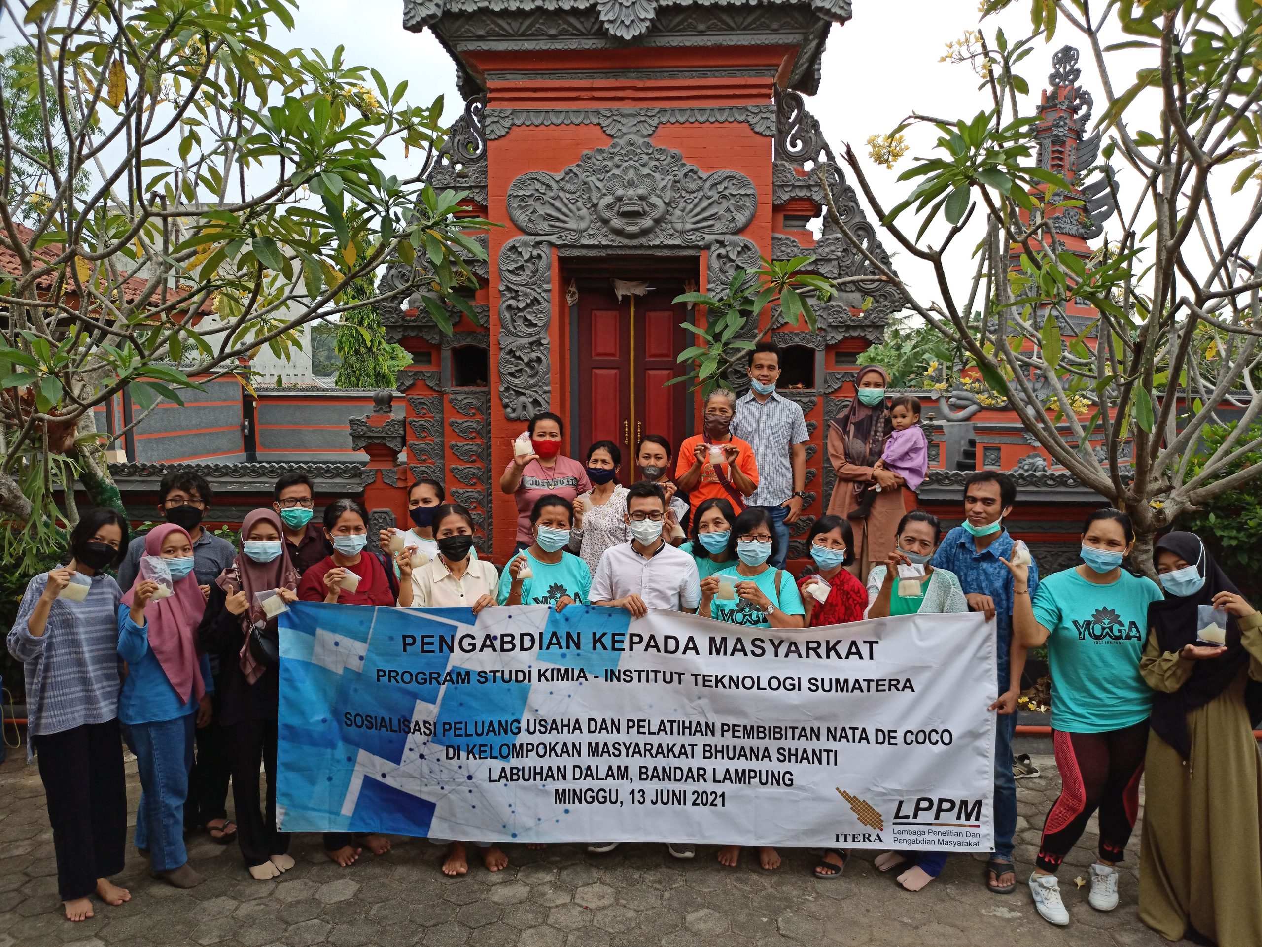 Dosen Kimia ITERA Latih Masyarakat Bhuana Shanti Budidaya Nata De Coco