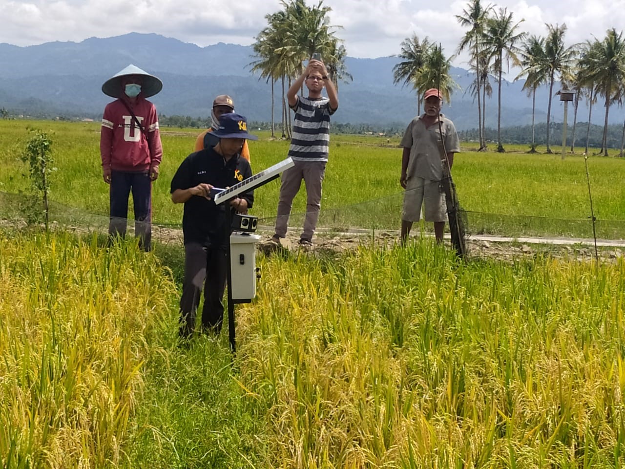 Dosen ITERA Edukasi Petani Gunakan Pengendalian Hama Berbasis Internet of Things