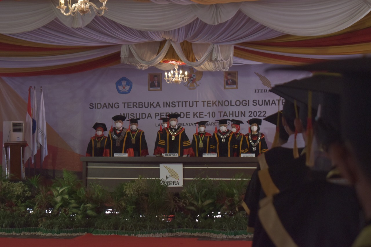 Gelar Wisuda Langsung Perdana Selama Pandemi ITERA Kembali Luluskan 300 Sarjana