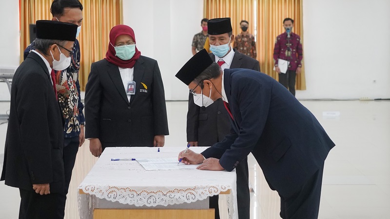 Rektor ITERA Lantik Prof Khairurrijal Sebagai Wakil Rektor Akademik dan Kemahasiswaan