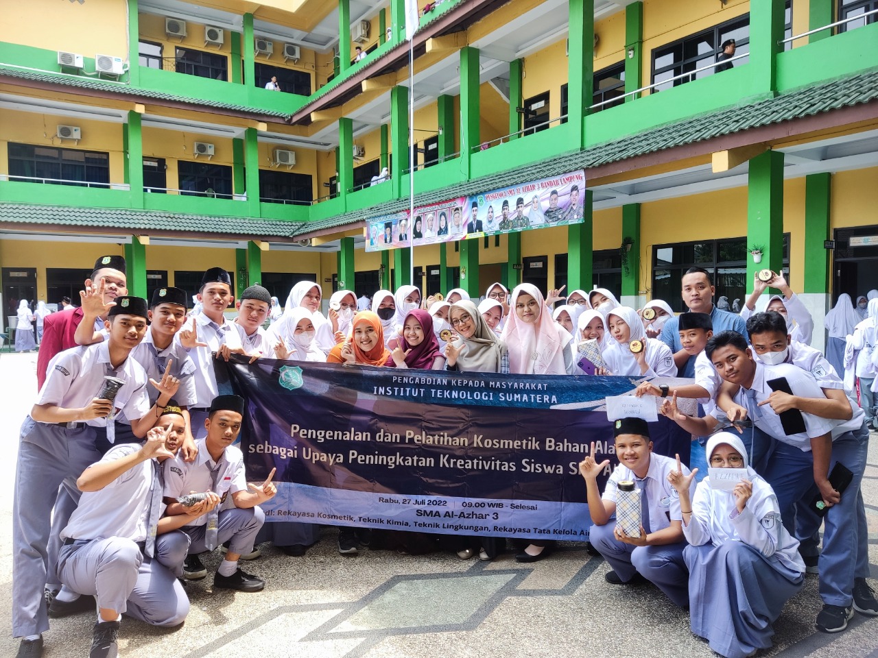 Tim Dosen ITERA Sosialisasikan Kosmetik Bahan Alam ke SMA Al-Azhar 3 Bandar Lampung