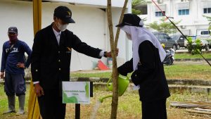 Gerakan Menanam Pohon Mahasiswa Baru ITERA Bagian Mata Kuliah Lingkungan Hidup Sumatera