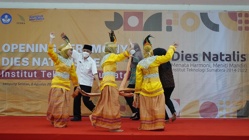 Parade Tari Mahasiswa Meriahkan Opening Ceremony Dies Natalis ke-8 ITERA