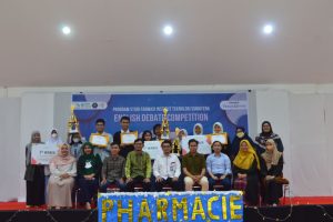 Farmasi ITERA Selenggarakan Debat Bahasa Inggris Kesehatan Pertama di Lampung Setelah Pandemi