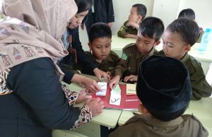Dosen DKV ITERA Kenalkan Media Pembelajaran Buku Bahasa Lampung 3 Dimensi
