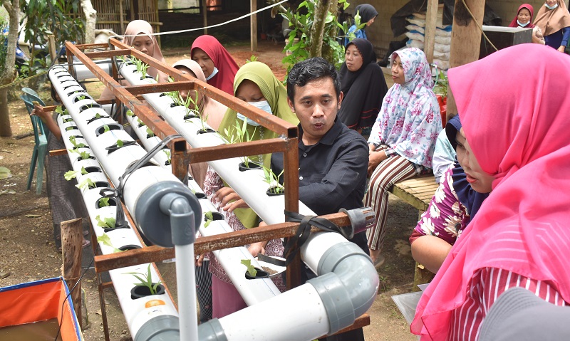 Dosen Teknik Biosistem ITERA Kenalkan Warga Sistem Pertanian Permakultur