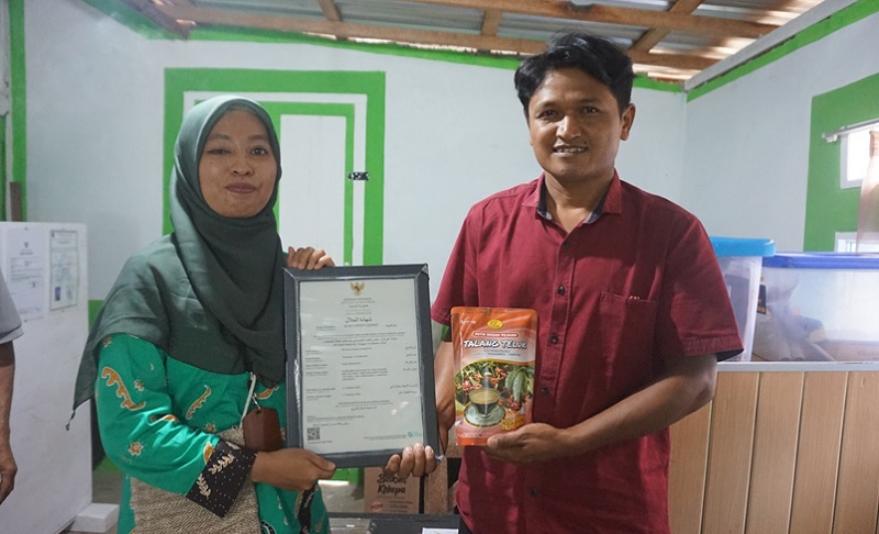 Tim Dosen ITERA Sertifikasi Halal Empat UMKM Kopi di Ulubelu Tanggamus