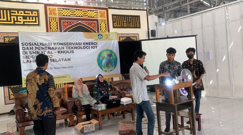 Tim Dosen dan Mahasiswa ITERA Sosialisasikan Konservasi Energi dan Penerapan Teknologi IoT