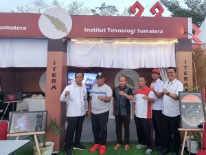 Bupati Lamsel Kunjungi Stand ITERA di Way Handak Expo