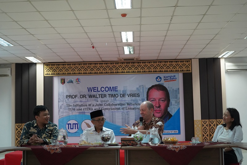 Profesor Asal Technical University Munich Jerman Bahas Land Management di ITERA