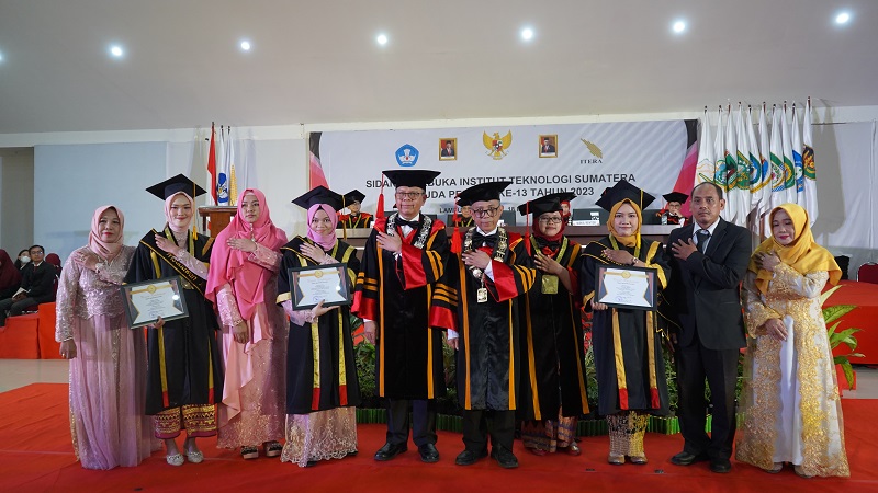 Perjuangan Para Wisudawan Terbaik dan Termuda ITERA