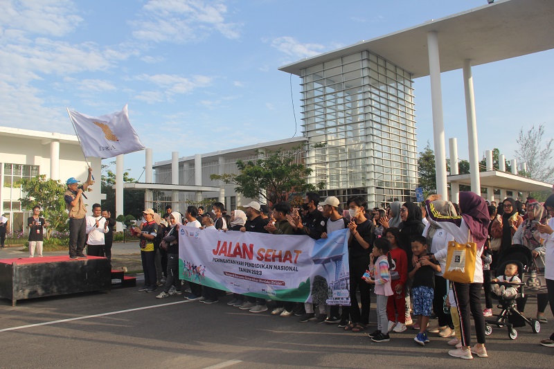 Semarakkan Bulan Merdeka Belajar ITERA Gelar Jalan Sehat