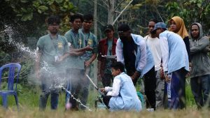 Prodi Teknik Elektro ITERA Gelar Lomba Roket Air Antar-SMA di Lampung