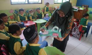 Cegah Kekerasan Seksual Anak, Prodi DKV ITERA Sosialisasikan Pendidikan Seksual Lewat Buku Ilustrasi Pop-Up