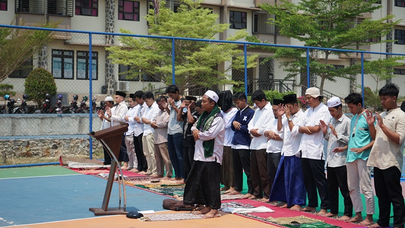 Kala Sivitas Akademika ITERA Mengetuk Pintu Langit Berharap Hujan dalam Salat Istisqa