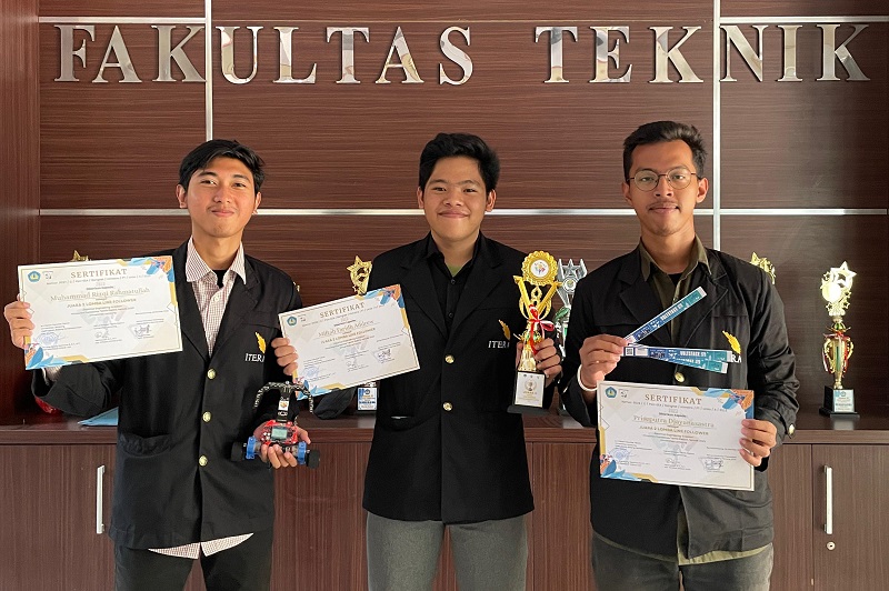 Tim Tron-Bot ITERA Raih Juara Lomba Robot Line Follower