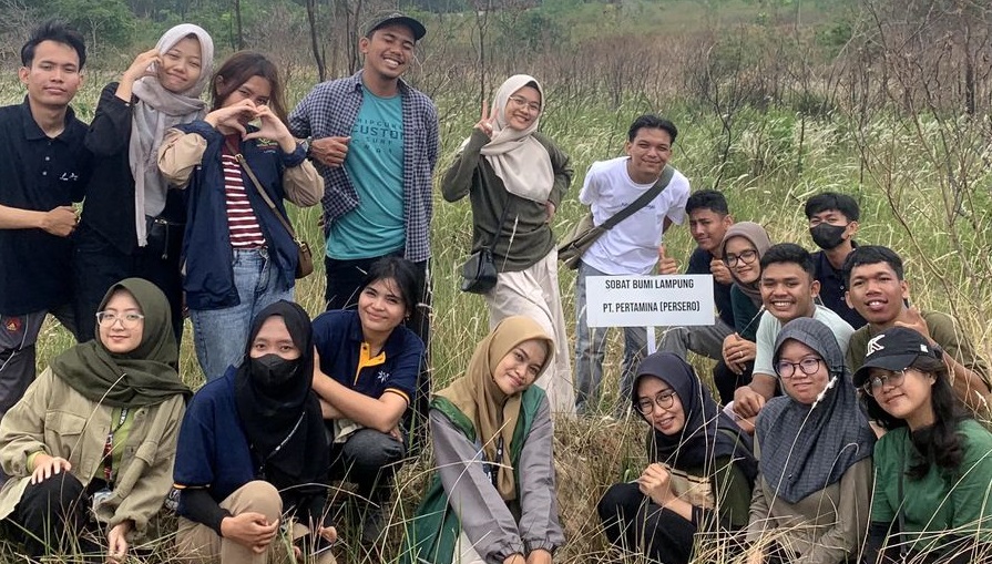 Dukung Gerakan Kurangi Emisi dari Desa, Sobat Bumi Lampung Tanam Pohon di Itera