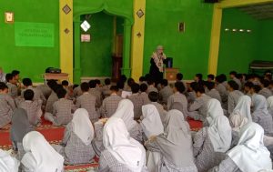Itera dan SMPN 28 Bandar Lampung Bergandengan Tangan Lawan Bullying