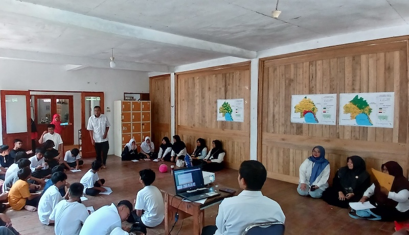 TIM PKM Prodi Sains Atmosfer dan Keplanetan Bersama DKV Itera Edukasi Pelajar untuk Sadar Bencana