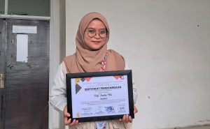 Anggota UKM Lembaga Pers Itera Juara Satu Lomba Opini Nasional