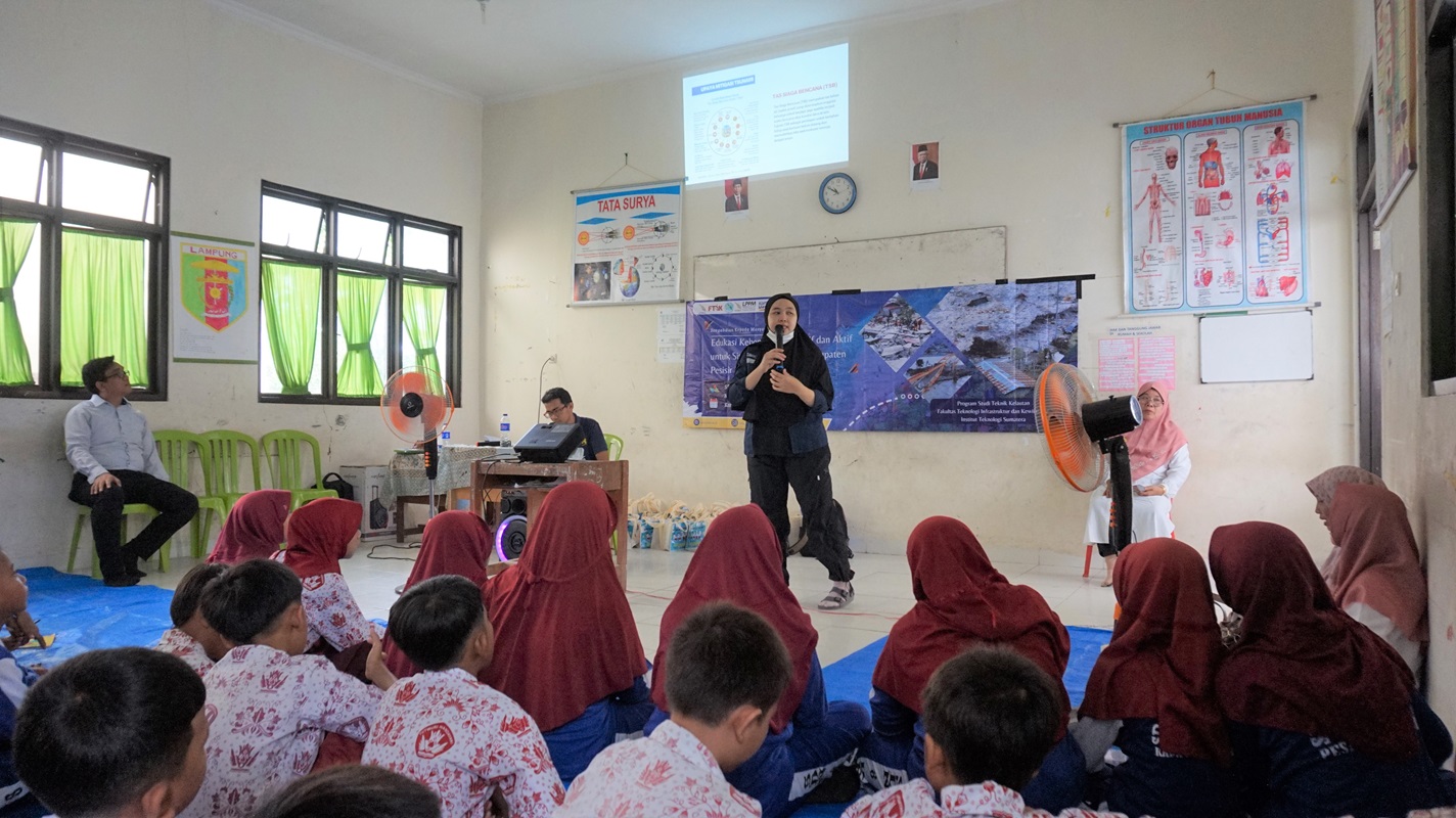 Prodi Teknik Kelautan Itera Edukasi Siswa Krui Pesisir Barat tentang Mitigasi Bencana Gempa dan Tsunami