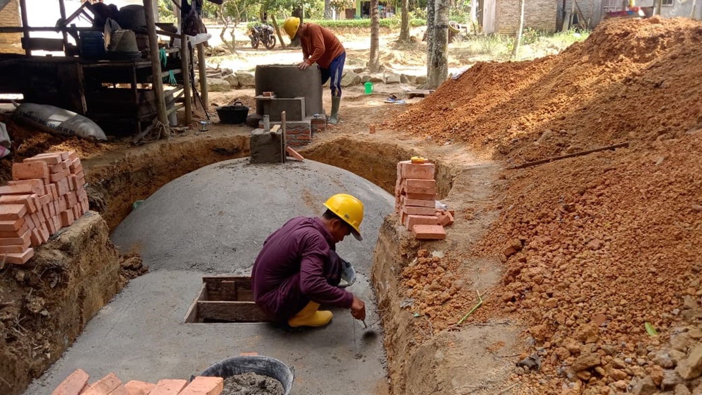 Dosen Teknik Kimia Itera Bangun Reaktor Fixed Dome di Lampung Timur, Sulap Kotoran Sapi Jadi Biogas