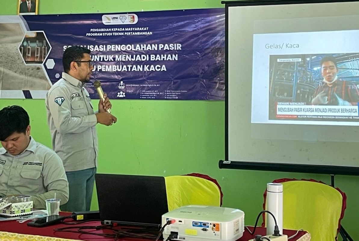 Dosen Itera Sosialisasikan Pengolahan Pasir Silika Menjadi Bahan Baku Kaca kepada Warga Penawar Baru
