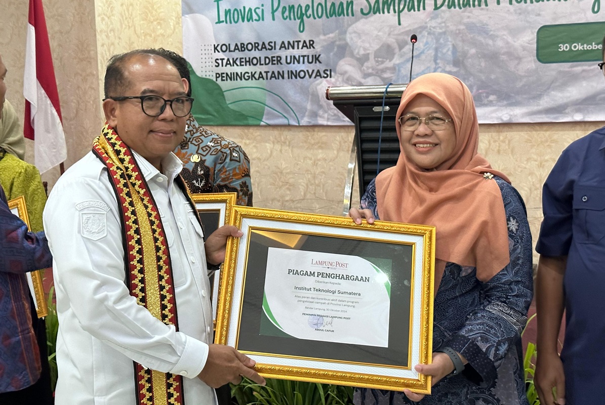 Aktif dalam Program Pengelolaan Sampah di Lampung, Itera Terima Penghargaan Lampung Post