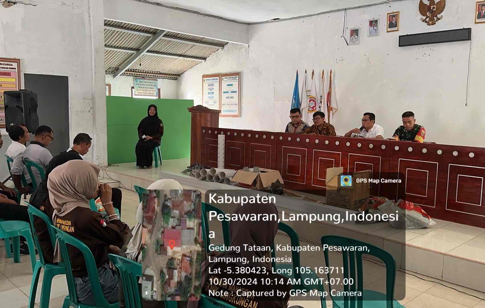 Kolaborasi dengan Desa Sungai Langka, Teknik Lingkungan Itera Sosialisasikan Lubang Biopori untuk Dukung Pengelolaan Air dan Sampah