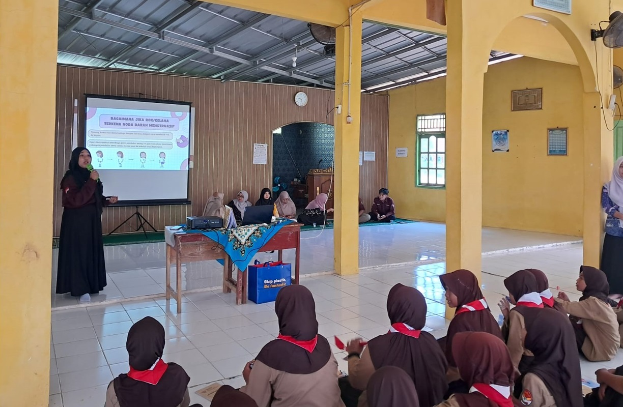 Mahasiswa Farmasi Itera Edukasi Remaja Putri tentang Kesehatan Reproduksi dan Masalah Menstruasi