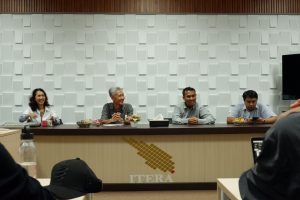 Tim Dosen FSRD ITB Berbagi Pengalaman Pengembangan Kurikulum di Prodi DKV Itera